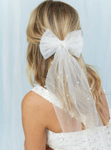 Haarschleife für die Braut in weiß mit Perlen