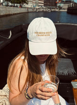 Braut Cap The Bride Needs A Champagne in weiß