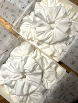 Haargummi Ava aus Seidensatin in creme für Braut und Brautjungfern