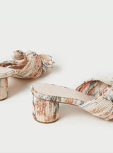 Plissee-Slipper Emilia in cremefarbenem Blumendruck - weddorable